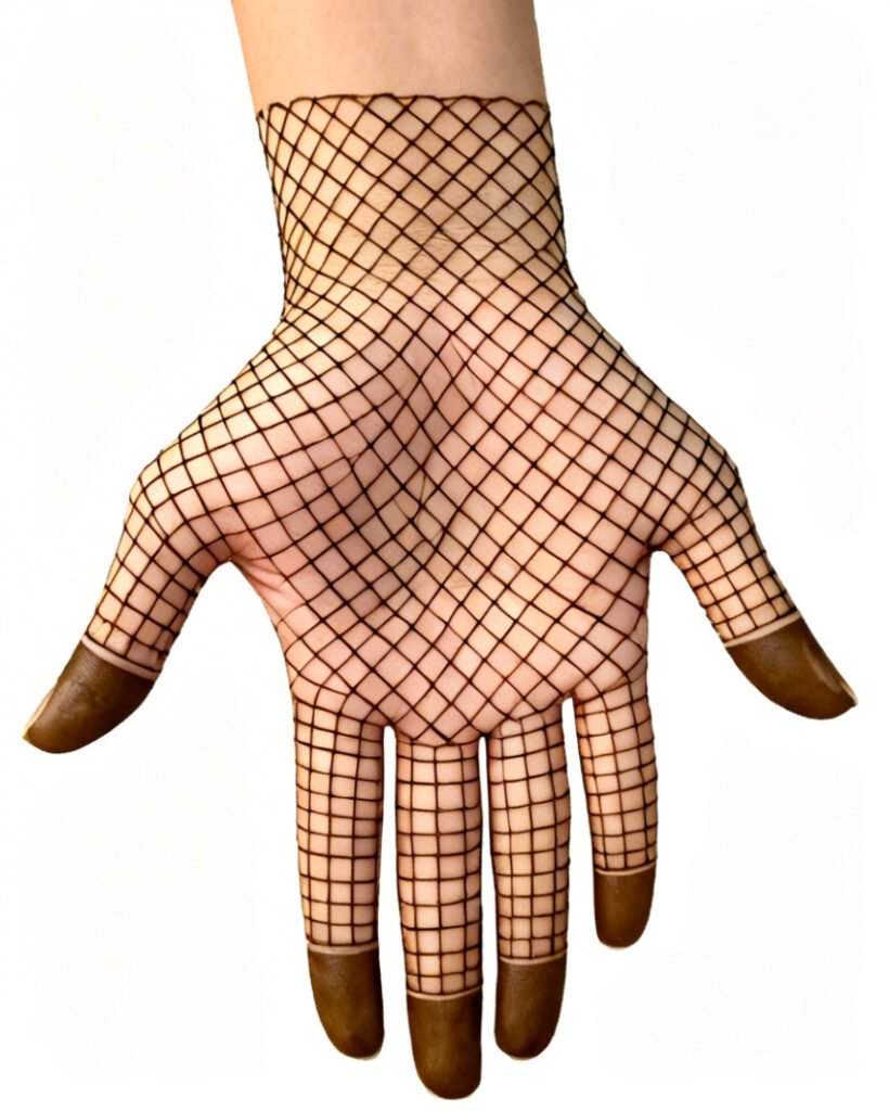 Khafif mehndi design featuring thin lines and airy patterns