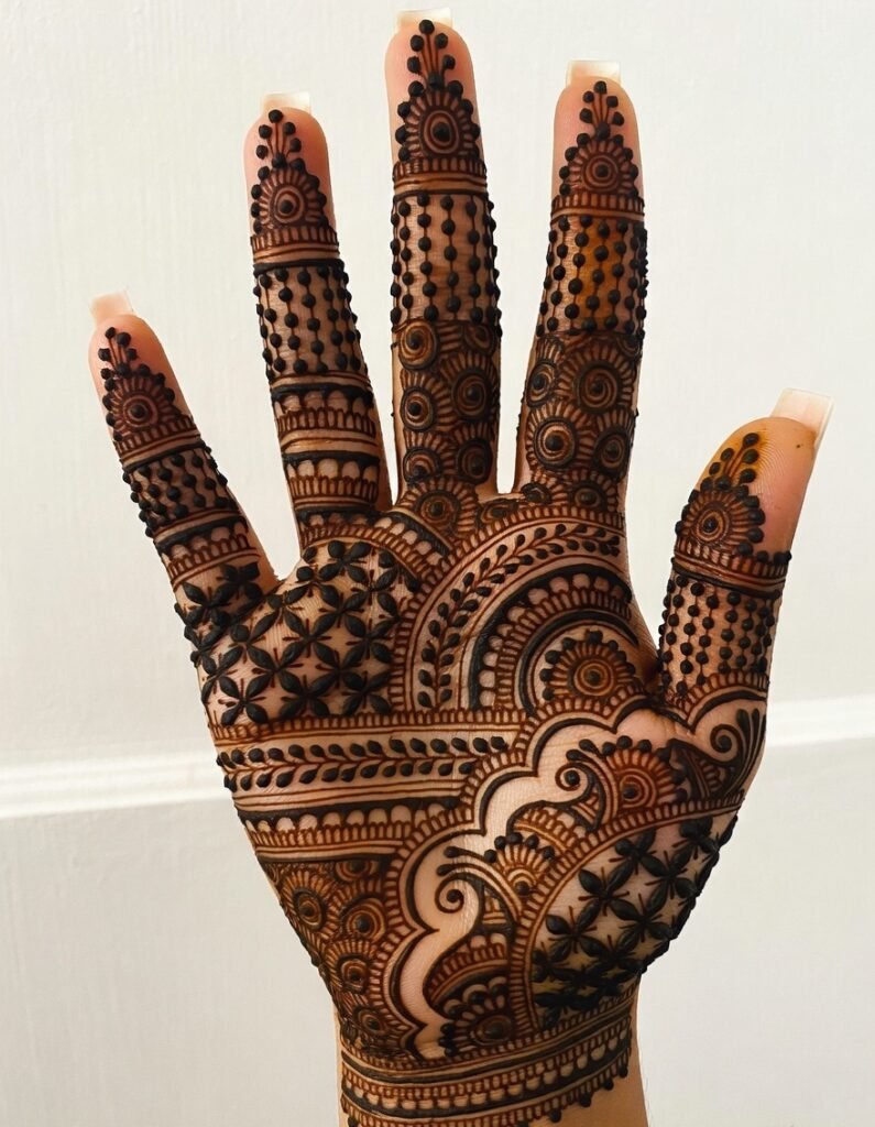 new simple mehndi design trends 2026