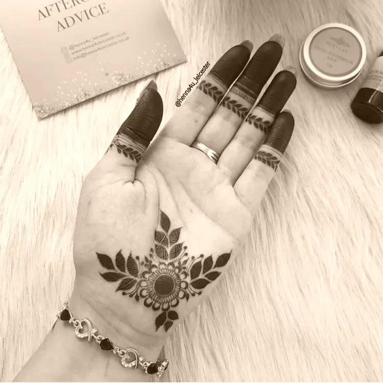 back hand simple mehndi designs
