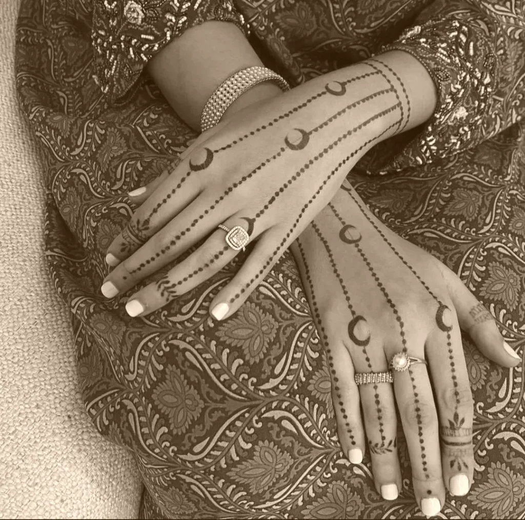 mehndi design simple back hand