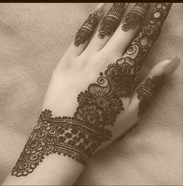 easy back hand mehndi design