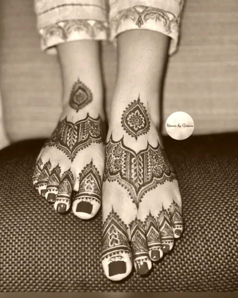 Simple mehndi designs for feet