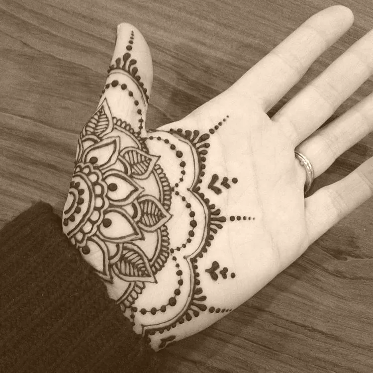 back hand simple mehndi designs