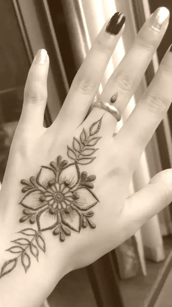 back hand simple mehndi designs
