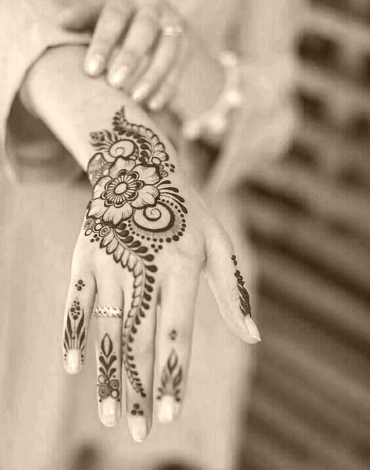 mehndi design simple