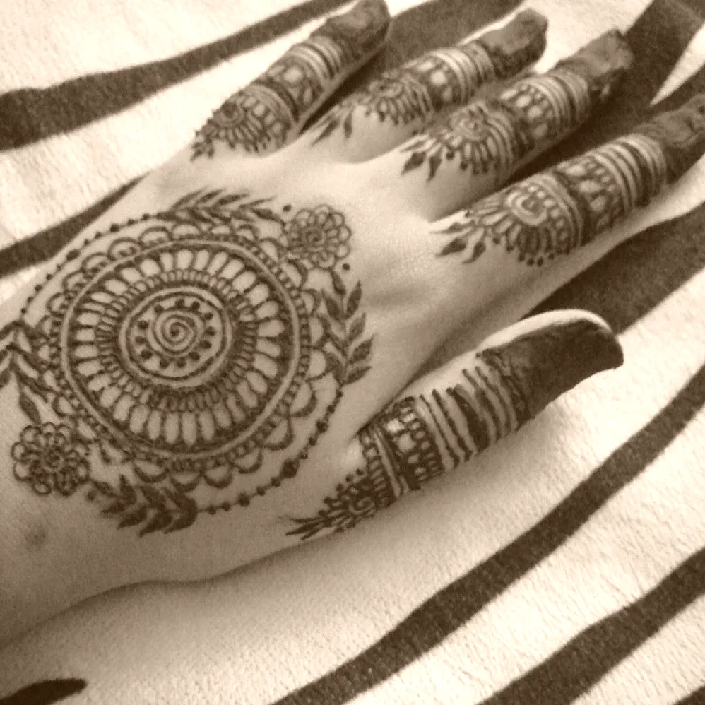 mehndi design simple