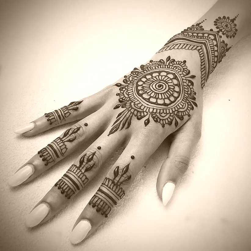 mehndi design front hand